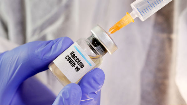 बेटे को स्कूल भेजने से पहले वैक्सीन का इंतजार करूंगी: अभिभावक