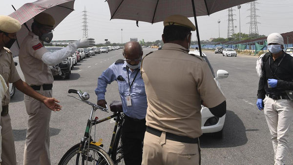 कंटेनमेंट जोन में कोई रियायत नहीं 