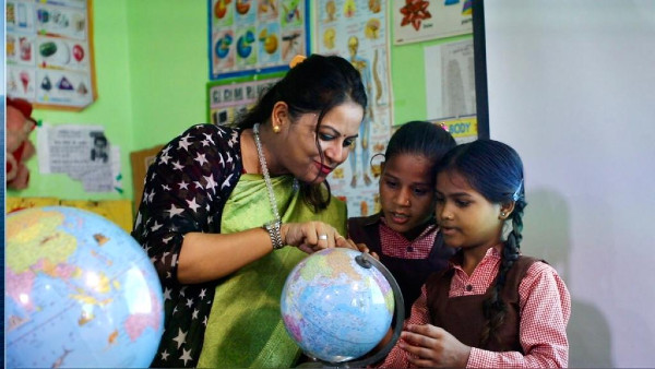 उत्तर प्रदेश से अकेली महिला शिक्षिका जिन्हें इस अवार्ड के लिए चुना गया उत्तर प्रदेश से अकेली महिला शिक्षिका जिन्हें इस अवार्ड के लिए चुना गया