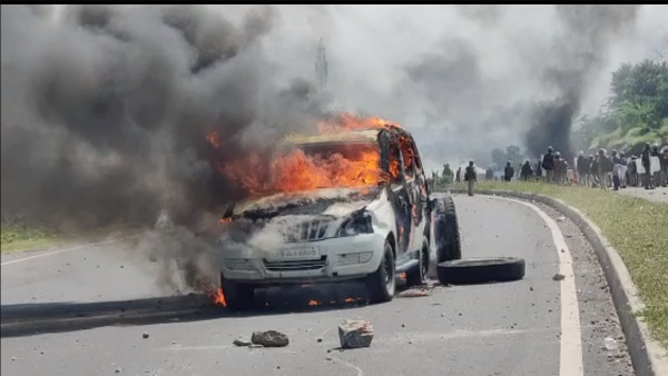 पहाड़ियों से गोफण के जरिए पुलिस पर किया पथराव पहाड़ियों से गोफण के जरिए पुलिस पर किया पथराव