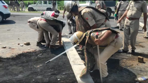 15. कौन हैं प्रदर्शन करने वाले लोग? 15. कौन हैं प्रदर्शन करने वाले लोग?