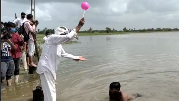 इस तरह सरकार का ध्यान खींचा