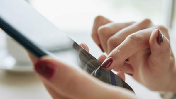 'क्या तुम मेरी तस्वीरों पर एक नजर डालोगे'