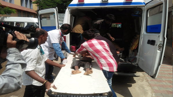 Wall of a house collapsed in palanpur, 11 People Buried In Debris, three dead