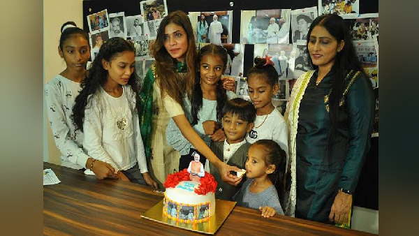 Surats female Painting Artist Sojitra Mittal Adopts 70 Children On PM Modis 70th Birthday