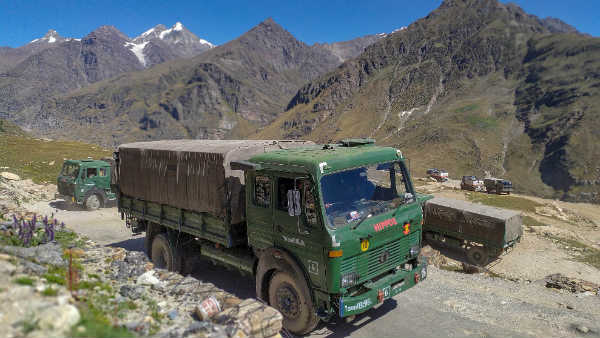 चीन बोला- सभी अहम चोटियों को खाली करो 