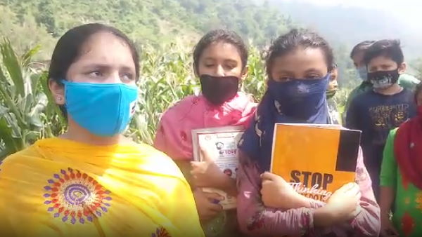 online study due to coronavirus : haryanas this village children studying without mobile network