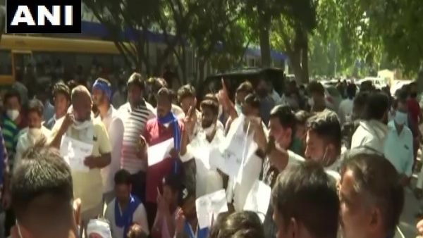 सड़क से सोशल मीडिया तक उठी इंसाफ की मांग सड़क से सोशल मीडिया तक उठी इंसाफ की मांग