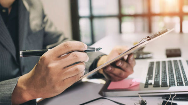 छोटे उद्योगों पर 100 लाख करोड़ रुपए का बकाया 