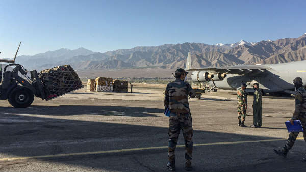 पहुंचाया जा रहा राशन, सर्दियों का सामान पहुंचाया जा रहा राशन, सर्दियों का सामान