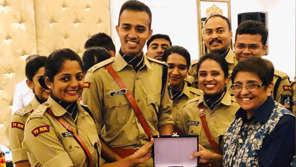 गांव के हुसैन भाई ने उठाया पढ़ाई का खर्च