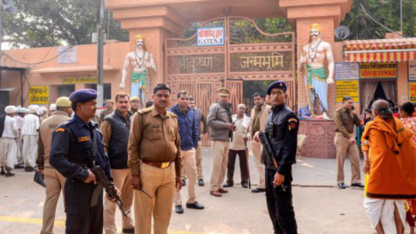 सुप्रीम कोर्ट में एक्ट के खिलाफ याचिका सुप्रीम कोर्ट में एक्ट के खिलाफ याचिका