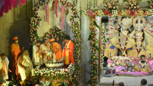 'औरंगजेब ने गिराया था मंदिर' 'औरंगजेब ने गिराया था मंदिर'