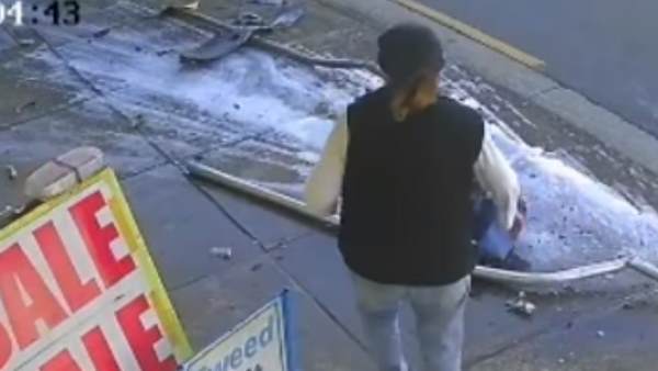 दुकान के मालिक ने शेयर किया वीडियो