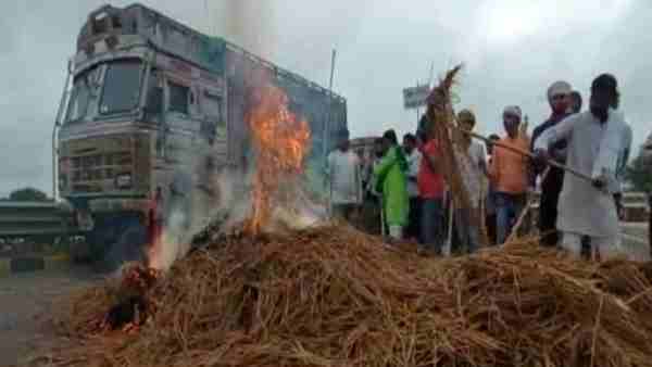 बिल के खिलाफ सड़कों पर उतरे किसान