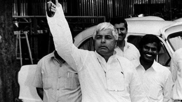 तेजस्वी की लालू यादव जैसी करिश्माई और जुझारू छवि नहीं बन पाई है तेजस्वी की लालू यादव जैसी करिश्माई और जुझारू छवि नहीं बन पाई है