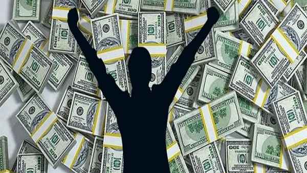 क्लर्क की गलती से खुली किस्मत क्लर्क की गलती से खुली किस्मत