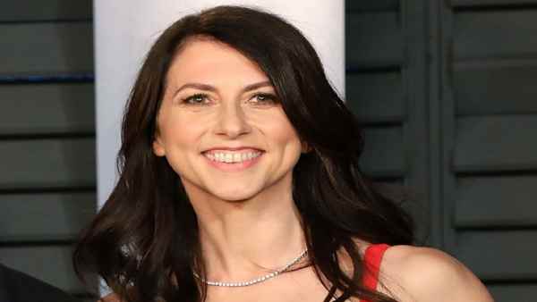 दुनिया की सबसे अमीर महिला बनीं मैकेंजी स्कॉट