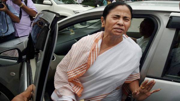 कोरोना में दुर्गा पूजा की अनुमति नहीं देने की अफवाह फैलाने का है आरोप