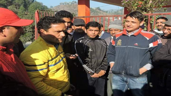  बच्चियों की पढ़ाई चौपट नहीं होने देंगे