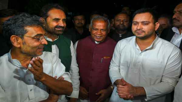 मांझी की पार्टी पहले ही हो चुकी है बाहर