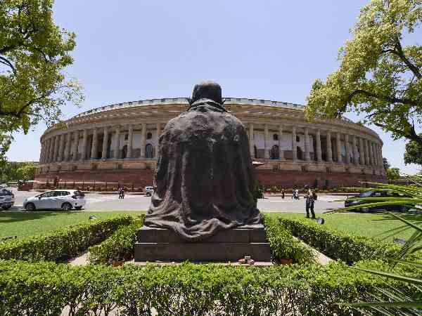 जानिए क्यों किया जा रहा नए संसद भवन का निर्माण 