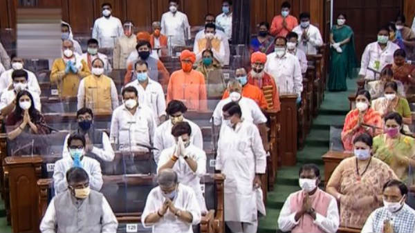 फोटोग्राफर-कैमरामैन को इजाजत नहीं