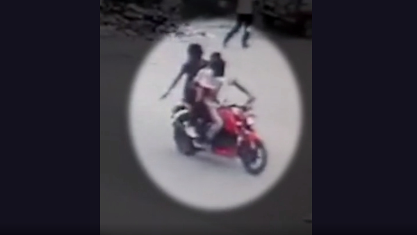 बाइक पर आए बदमाश