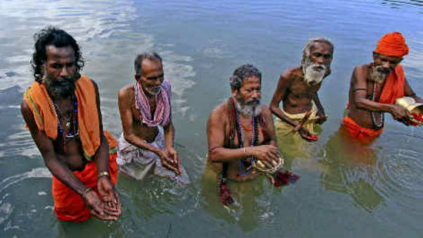 आज पितरों को प्रसन्न करने के लिए करें ये उपाय