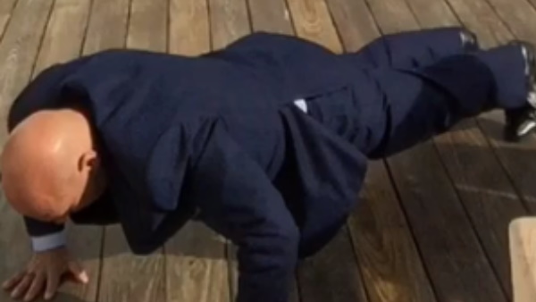 दुबई की एक कंपनी में करते थे जॉब