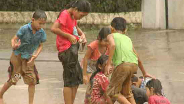 मानसून ट्रफ का पश्चिमी छोर इस वक्त दक्षिण दिशा में मानसून ट्रफ का पश्चिमी छोर इस वक्त दक्षिण दिशा में