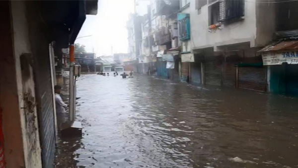 कच्छ में 1082 मिलीमीटर बारिश हुई कच्छ में 1082 मिलीमीटर बारिश हुई