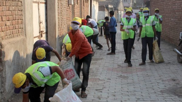 अपने रिश्तेदारों के यहां जाना भी बंद कर दिया अपने रिश्तेदारों के यहां जाना भी बंद कर दिया