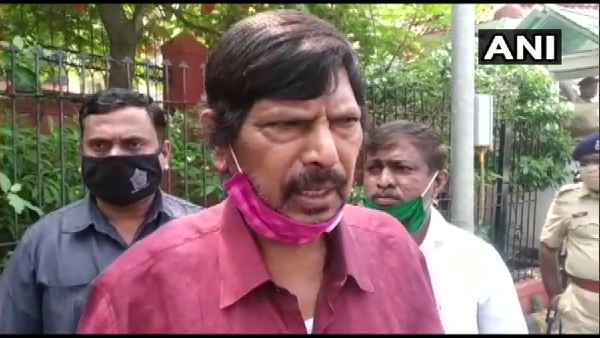 अठावले ने कंगना से की मुलाकात 