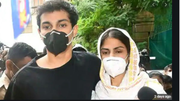 रिया ने माना, मंगाती थीं ड्रग्स 