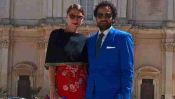 FB पर फोटो शेयर करते हुए किया प्यार का इजहार