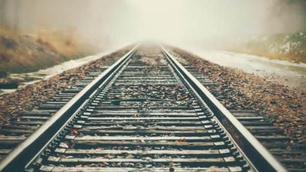 जब रेलवे ट्रैक पर पबजी खेलना पड़ा भारी जब रेलवे ट्रैक पर पबजी खेलना पड़ा भारी