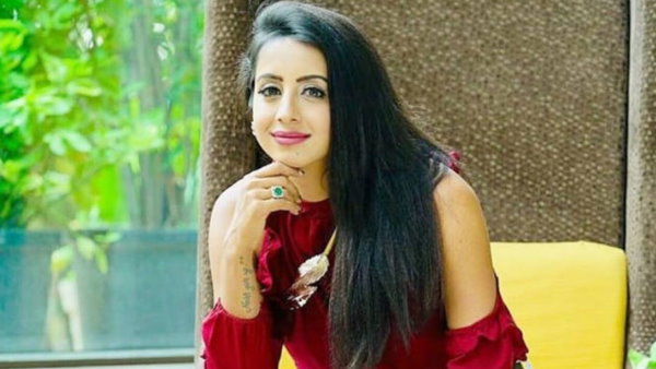 संजना बोली मुझे बकरा बना रहे संजना बोली मुझे बकरा बना रहे
