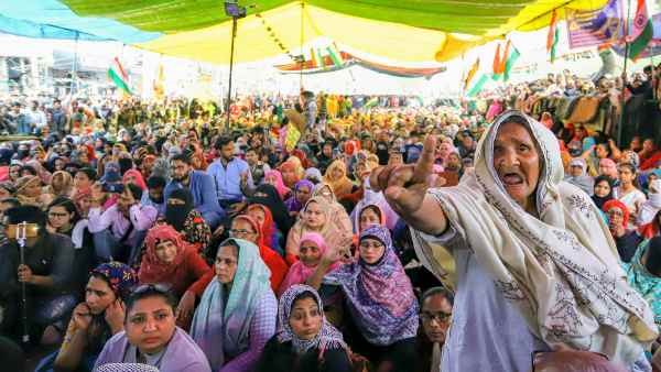 दिहाड़ी लेकर धरना दे रही थीं शाहीन बाग की 'दादियां'-चार्जशीट दिहाड़ी लेकर धरना दे रही थीं शाहीन बाग की 'दादियां'-चार्जशीट