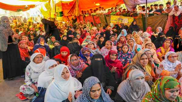 दिहाड़ी और लॉजिस्टिक उपलब्ध करवाने में किए खर्च दिहाड़ी और लॉजिस्टिक उपलब्ध करवाने में किए खर्च