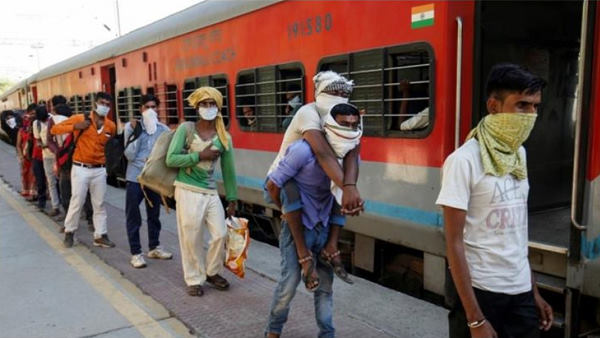 covid-19 test on ahmedabad kalupur railway station, 15 Passengers Found Corona Positive