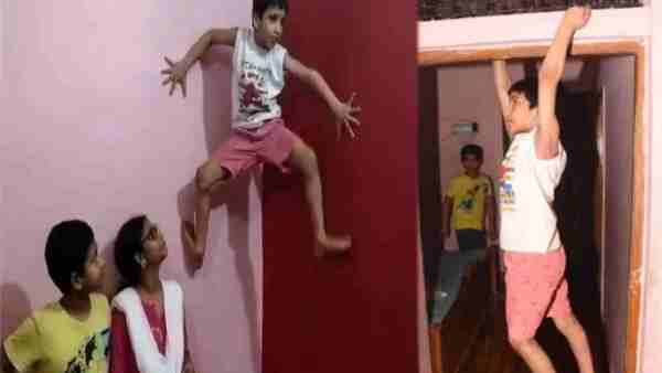 लोग बुलाते है स्पाइडर मैन लोग बुलाते है स्पाइडर मैन