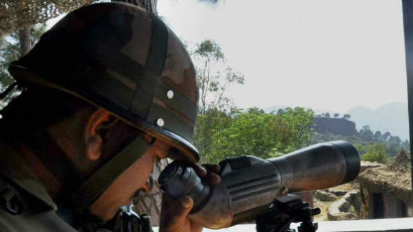 हर तरफ से हो रही थी फायरिंग