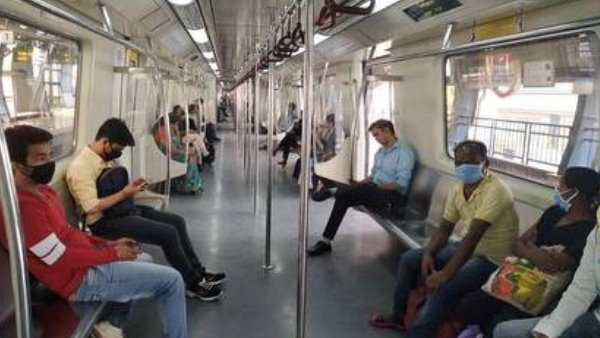 मेट्रो की सेवा को सुबह और शाम के लिए दो-दो घंटे तक बढ़ा दिया