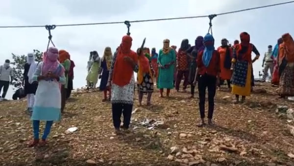 डूगरपुर के बेरोजगार युवा 12 दिन से कर रहे प्रदर्शन