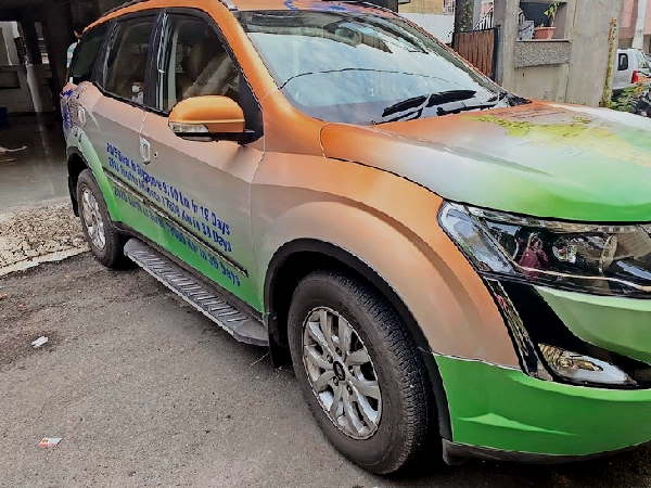 Six friends printed the map of the india on a car, Visits every state to aware the people for tourism industry