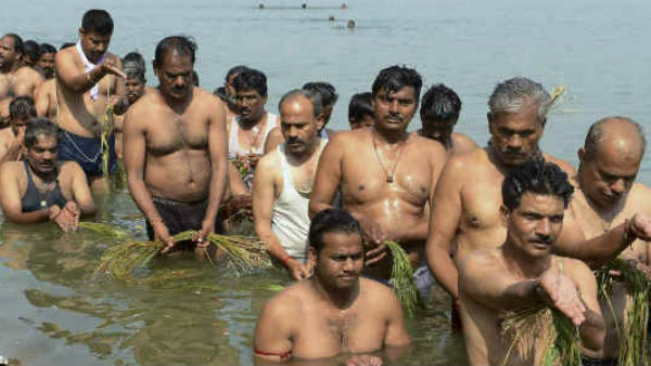 पत्तल-दोने में भोजन करवाना चाहिए