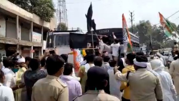  सिंधिया का हुआ विरोध