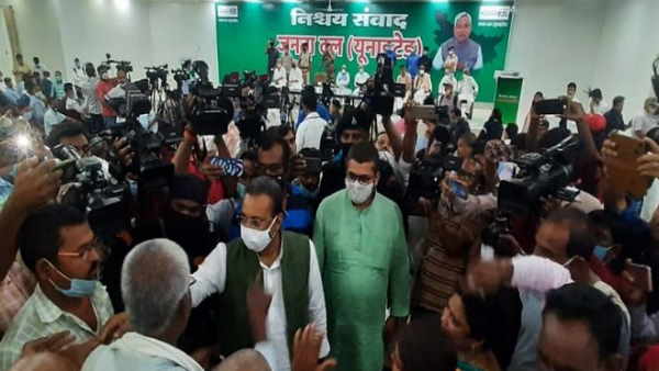 jdu workers did ruscus during announcement of bihar assembly election candidate jdu workers did ruscus during announcement of bihar assembly election candidate