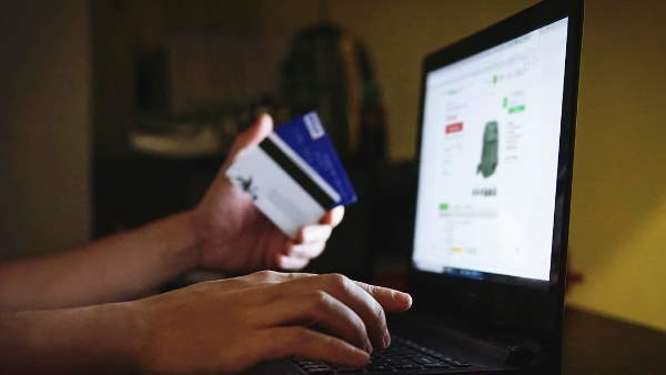 कुछ ही मिनट में गायब हुआ डिलीवरी व्बॉय कुछ ही मिनट में गायब हुआ डिलीवरी व्बॉय